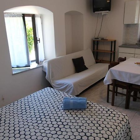 Apartments Eva Malinska Luaran gambar