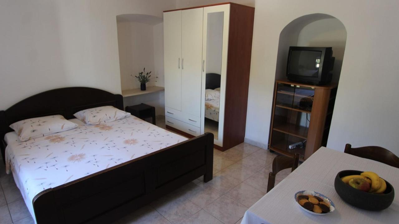 Apartments Eva Malinska Luaran gambar