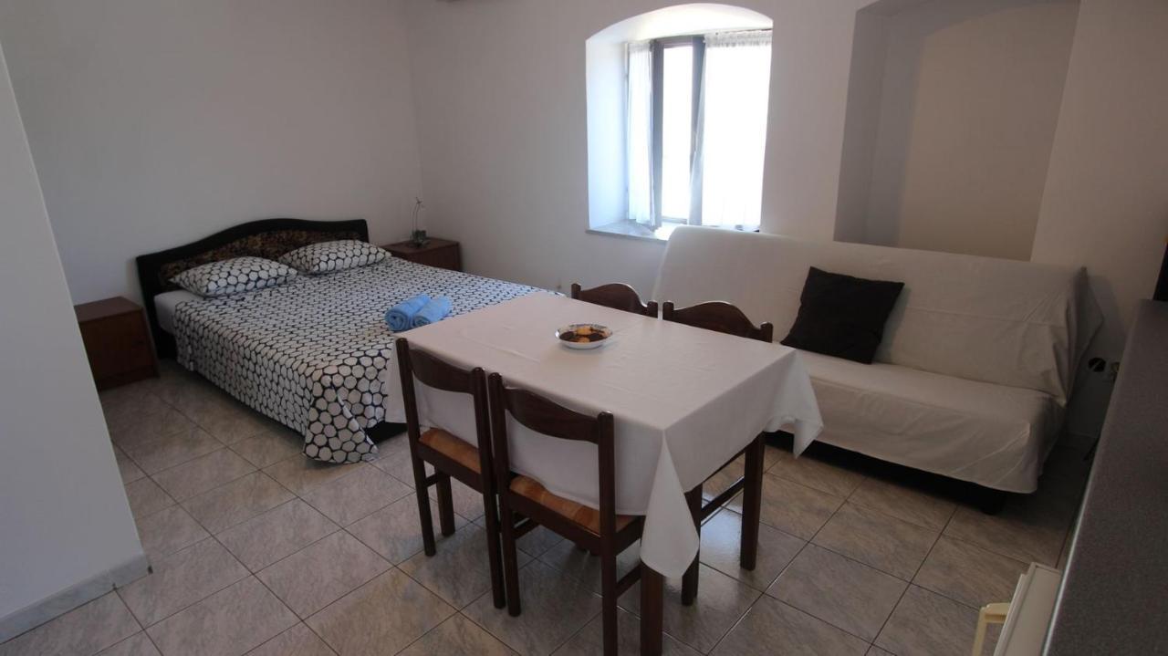 Apartments Eva Malinska Luaran gambar