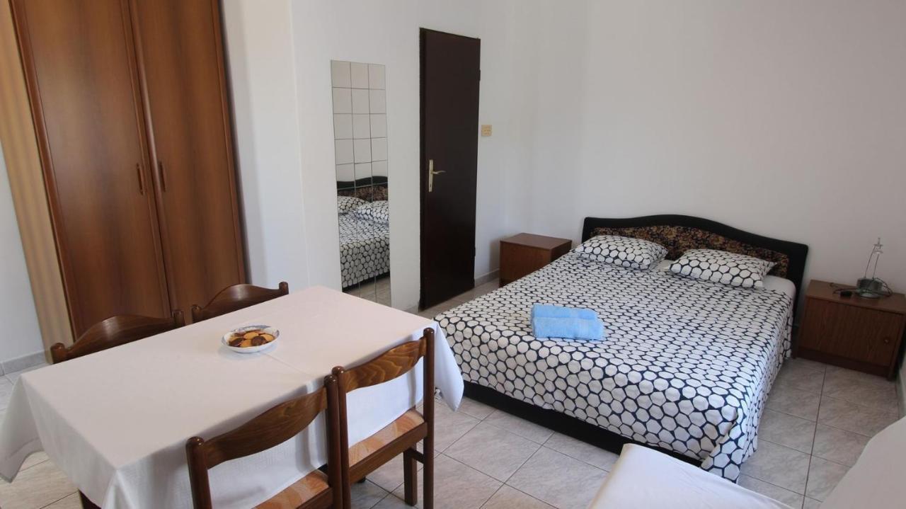 Apartments Eva Malinska Luaran gambar