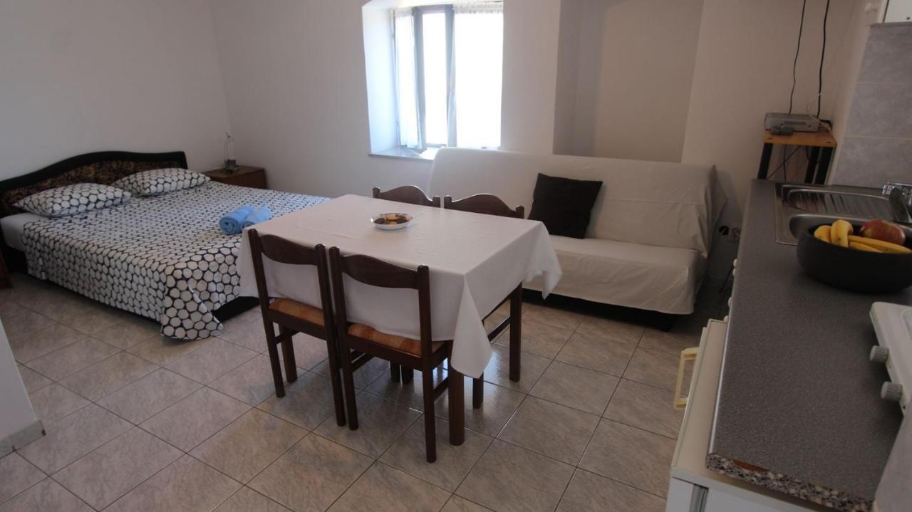 Apartments Eva Malinska Luaran gambar