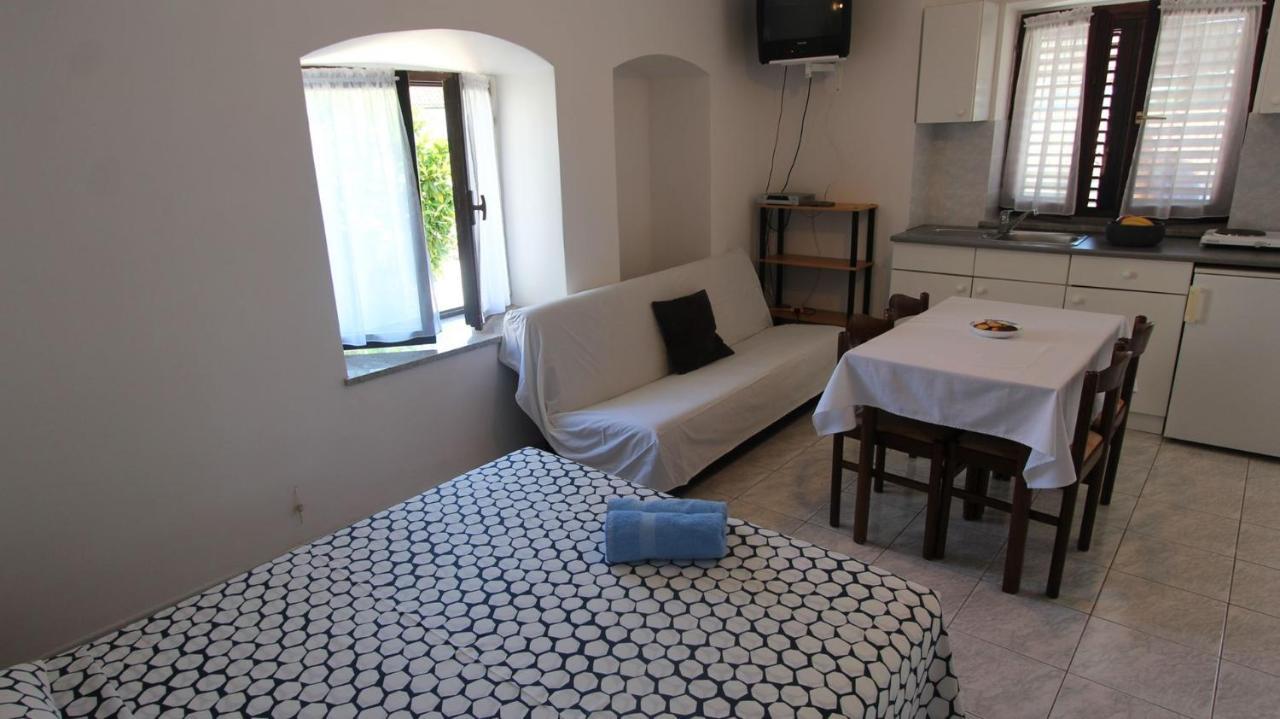 Apartments Eva Malinska Luaran gambar
