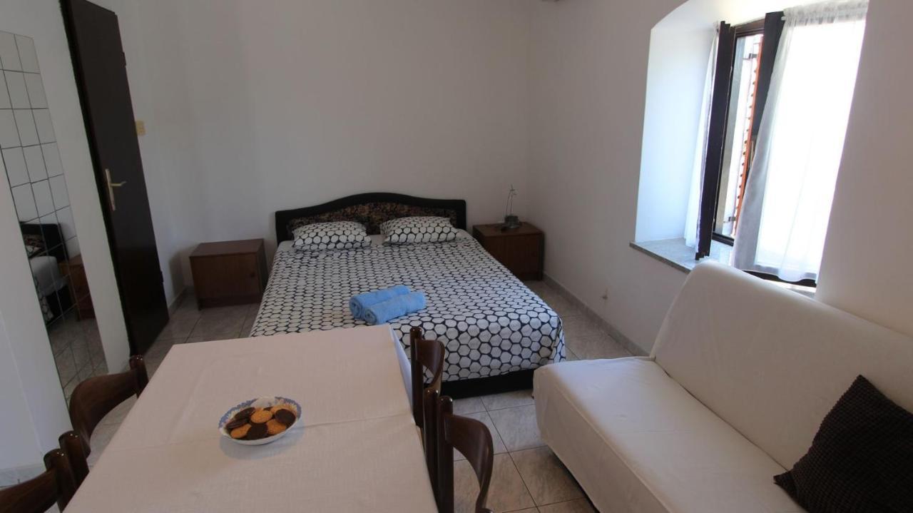 Apartments Eva Malinska Luaran gambar