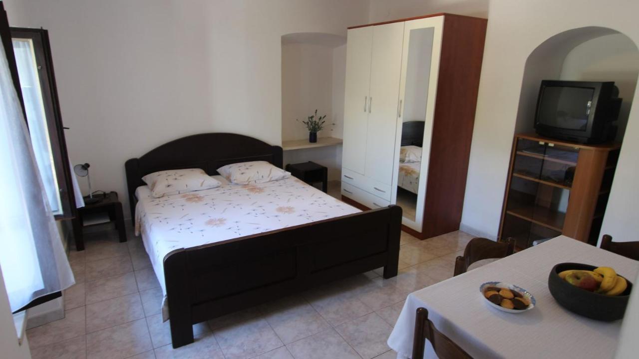 Apartments Eva Malinska Luaran gambar